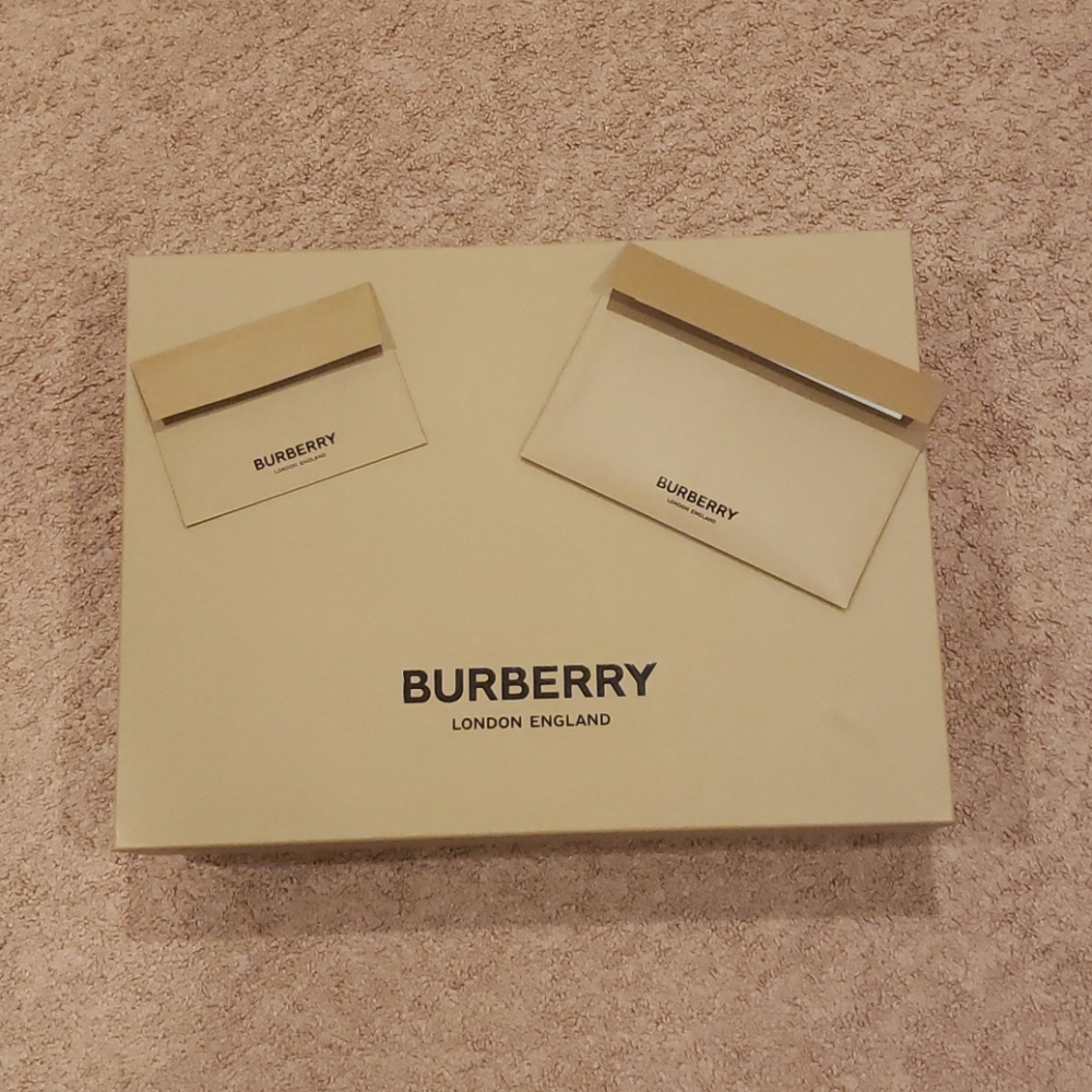 Burberry Box with envelopes